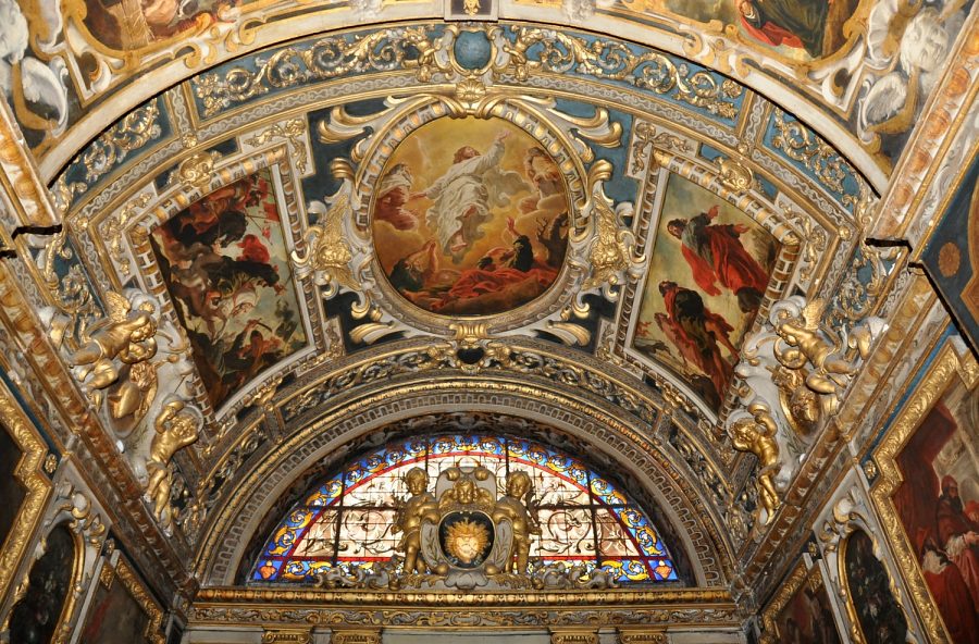La voûte baroque de la chapelle latérale Saint-Jacques