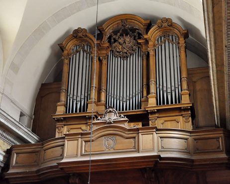 L'orgue de tribune est dû à Henri Didier (1902), restauré par Beuchet en 1971