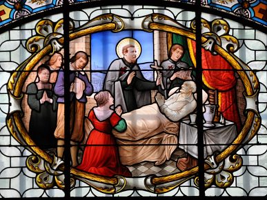 La Mort de saint Camille de Lellés (1856), vitrail de la fin du XIXe siècle