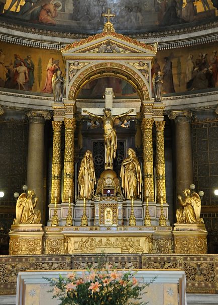 Le maître-autel de l'église Saint-Vincent-de-Paul