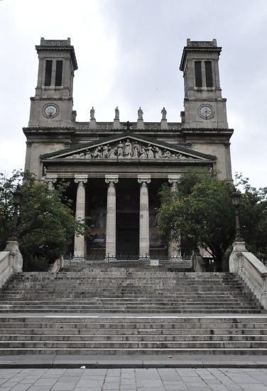La façade de l'église Saint-Vincent-de-Paul