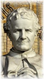 Saint Jean Bosco, statue dans le bras droit du transept, détail