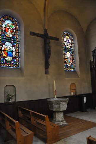 Transept gauche et fonts baptismaux