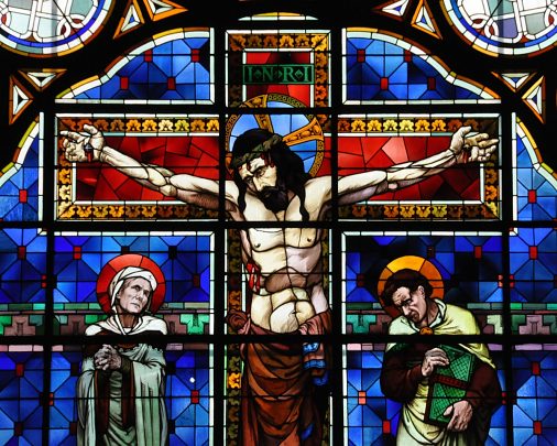 «La Crucifixion», détail du vitrail de l'abside