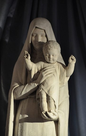 Statue de la Vierge  l'Enfant dans la chapelle de la Vierge