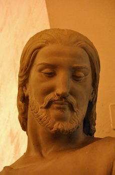Statue de saint Joseph présentant l'Enfant Jésus
