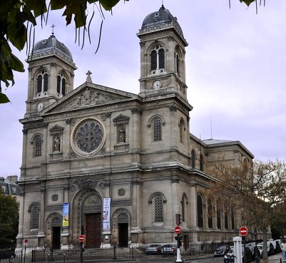 La façade de l'église Saint-François-Xavier