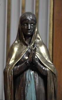 La Vierge ou une sainte en prire, détail