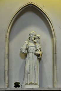 Saint Antoine de Padoue dans une niche 