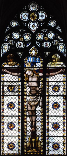 Le Christ en croix dans l'abside