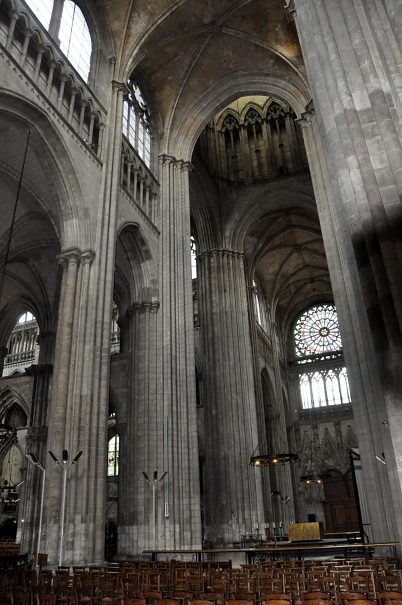 Le transept vu depuis le portail de la Calende