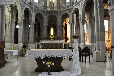 Le chœur vu depuis l'autel de messe