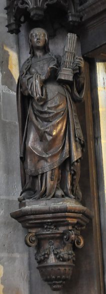 Statue de sainte Cécile dans l'absidiole droite