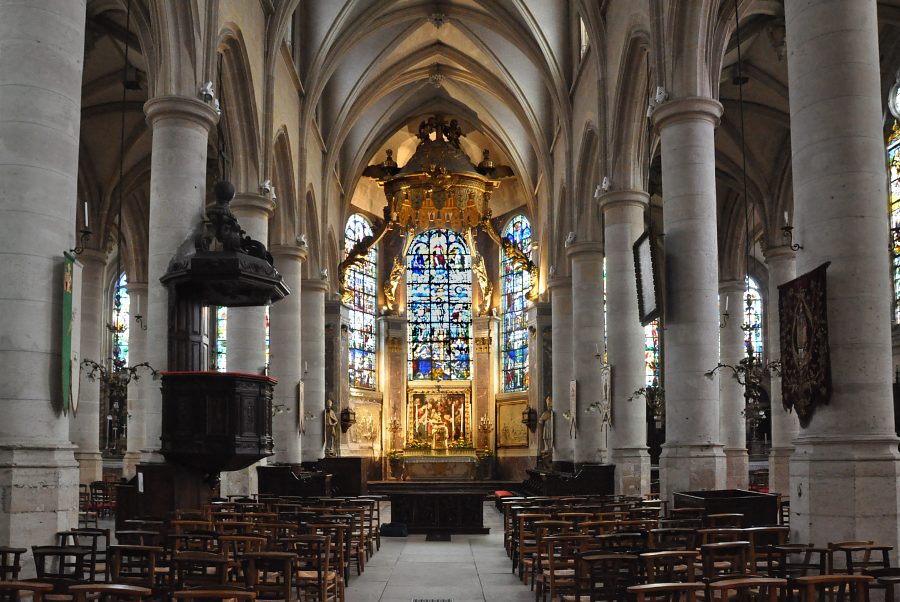 Vue d'ensemble de la nef de l'église Saint-Patrice.