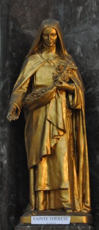 Statue de sainte Thérèse dans la nef