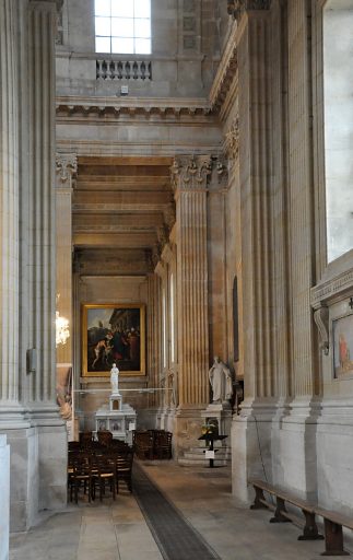 Le bas–côté droit et l'autel absidial de la Vierge