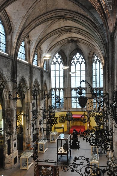 Vue d'ensemble de la nef et de l'abside