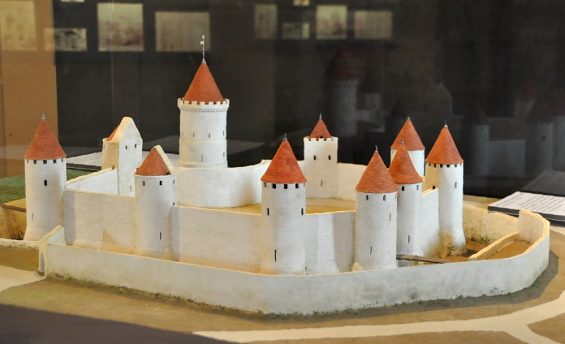 Maquette du château de Philippe Auguste au rež–de–chaussée de la tour