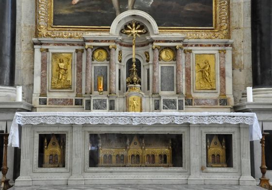 Le maître–autel de l'église Saint–Jean–au–Marché