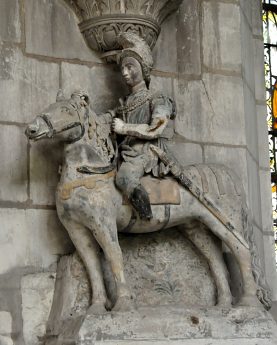 Statue de saint Martin à cheval dans le déambulatoire