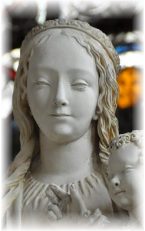 La Vierge au raisin, chef d'œuvre d'école troyenne (fin XVe, début XVIe siècle)